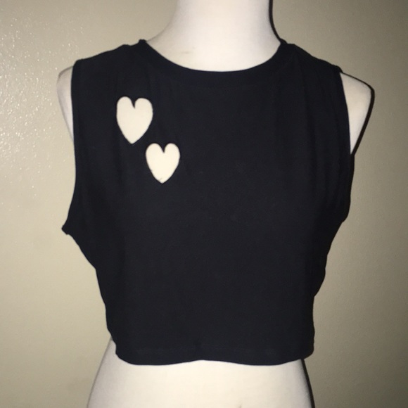 Heart cut out crop top. - Picture 4 of 6